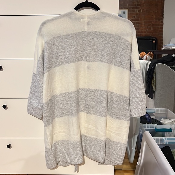 NWOT White and Gray Half Sleeve Cardigan - Picture 5 of 8